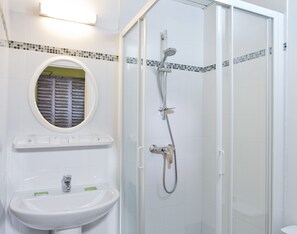Standard Single Room | Bathroom shower - Hotel Sylvabelle (Marseille)