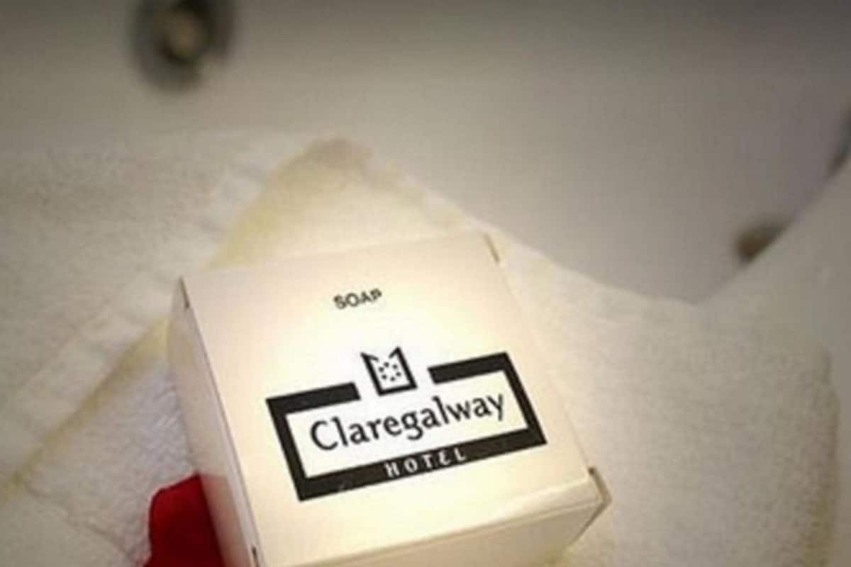 combined shower/bathtub, free toiletries, hair dryer, towels