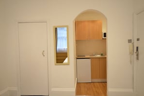 Comfort Studio, Ensuite (Basement Triple Studio) | Private kitchen | Electric kettle, freezer