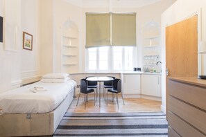 Triple Room, Ensuite | Interior - Amber Residence Hotel (London)
