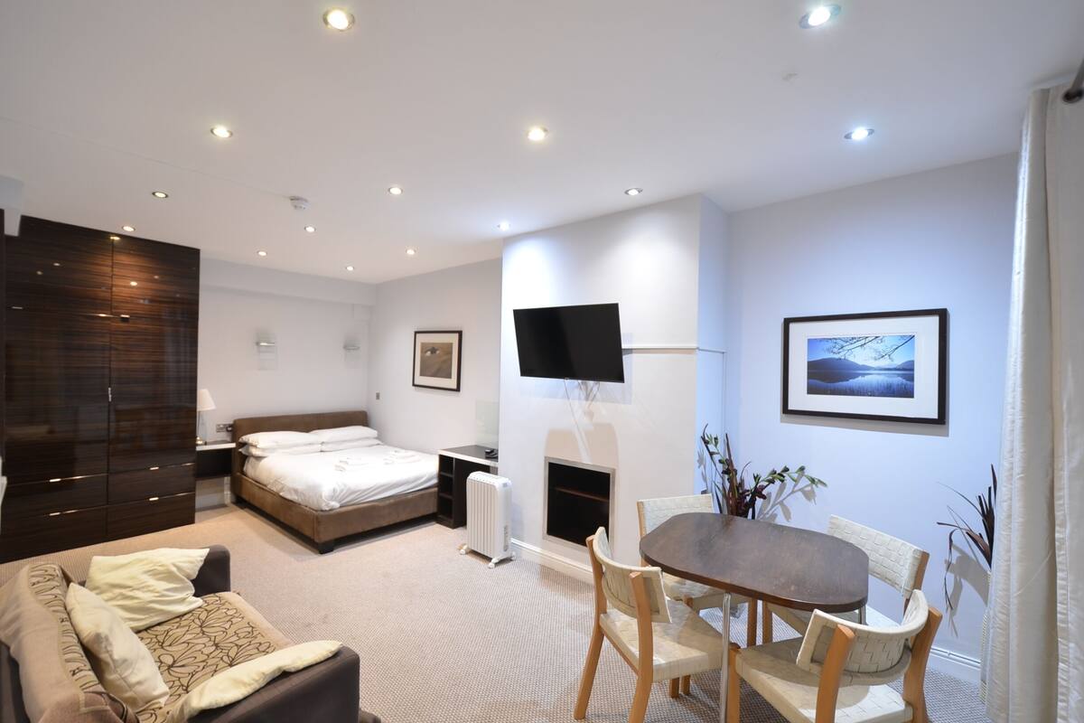 Studio, Ensuite (Double Lower Floor)