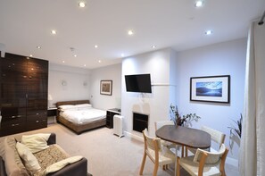 Studio, Ensuite (Double Lower Floor) - Amber Residence Hotel (London)