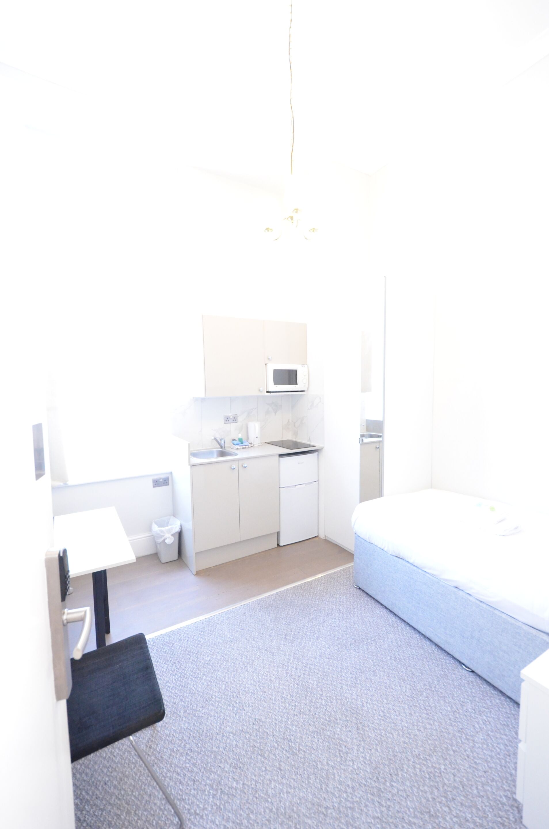 Basic Single Room, Shared Bathroom (Studio (offline))