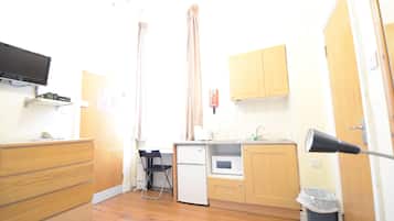 Studio, Ensuite, City View (Single Upper Floor) | Interior