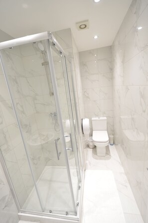 Studio, Ensuite, Courtyard View (Triple Air-condition) - Amber Residence Hotel (London)