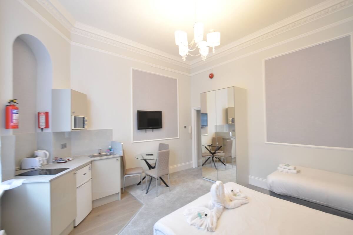 Studio, Ensuite, Courtyard View (Triple Air-condition)