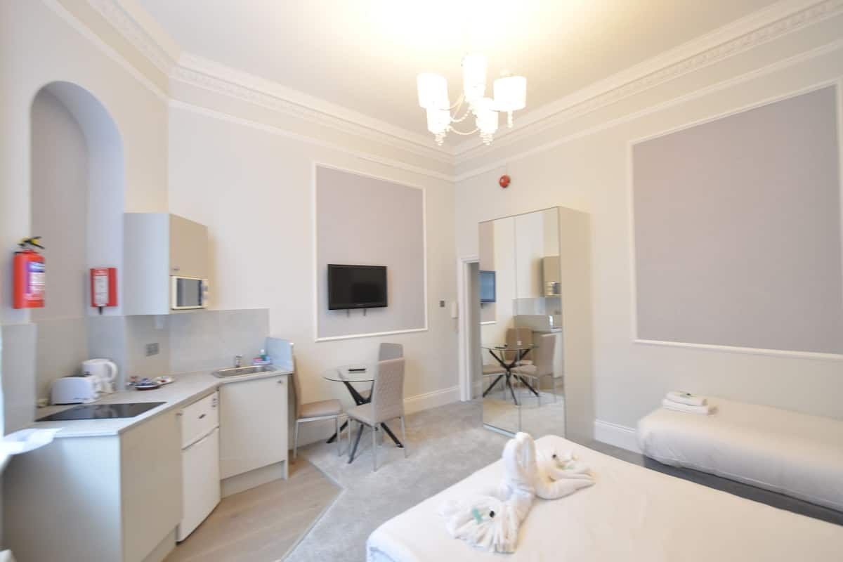 Studio, Ensuite, Courtyard View (Triple Air-condition)