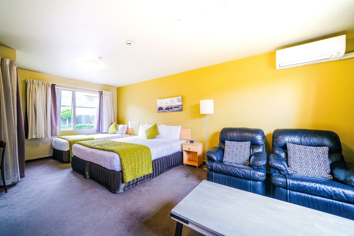 Deluxe Studio | In-room safe, desk, laptop workspace, blackout curtains