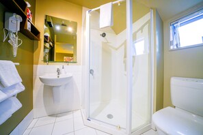 Bathroom - CentrePoint on Colombo Motel (Christchurch)