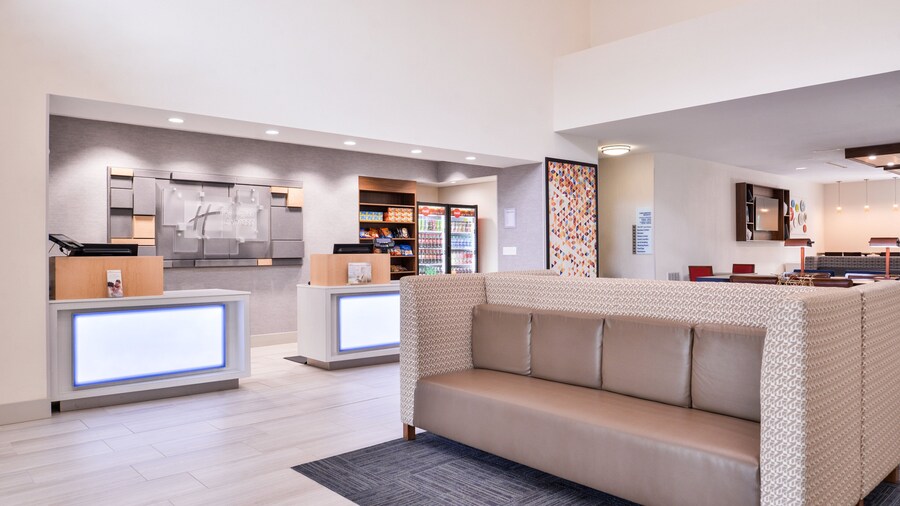 Holiday Inn Express Tampa N I-75 - University Area by IHG