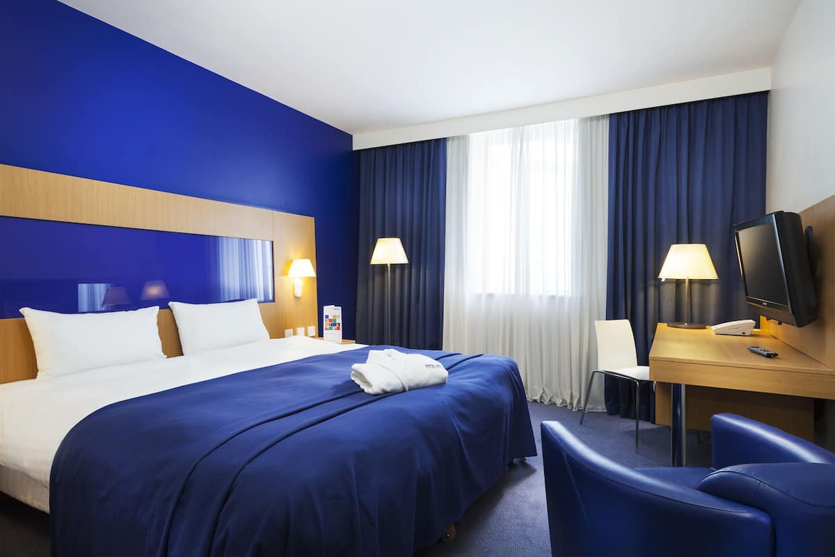 In-room safe, desk, laptop workspace, blackout drapes