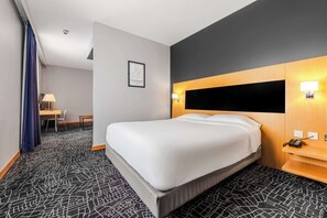 房內夾萬、書桌、遮光窗簾/窗簾、隔音