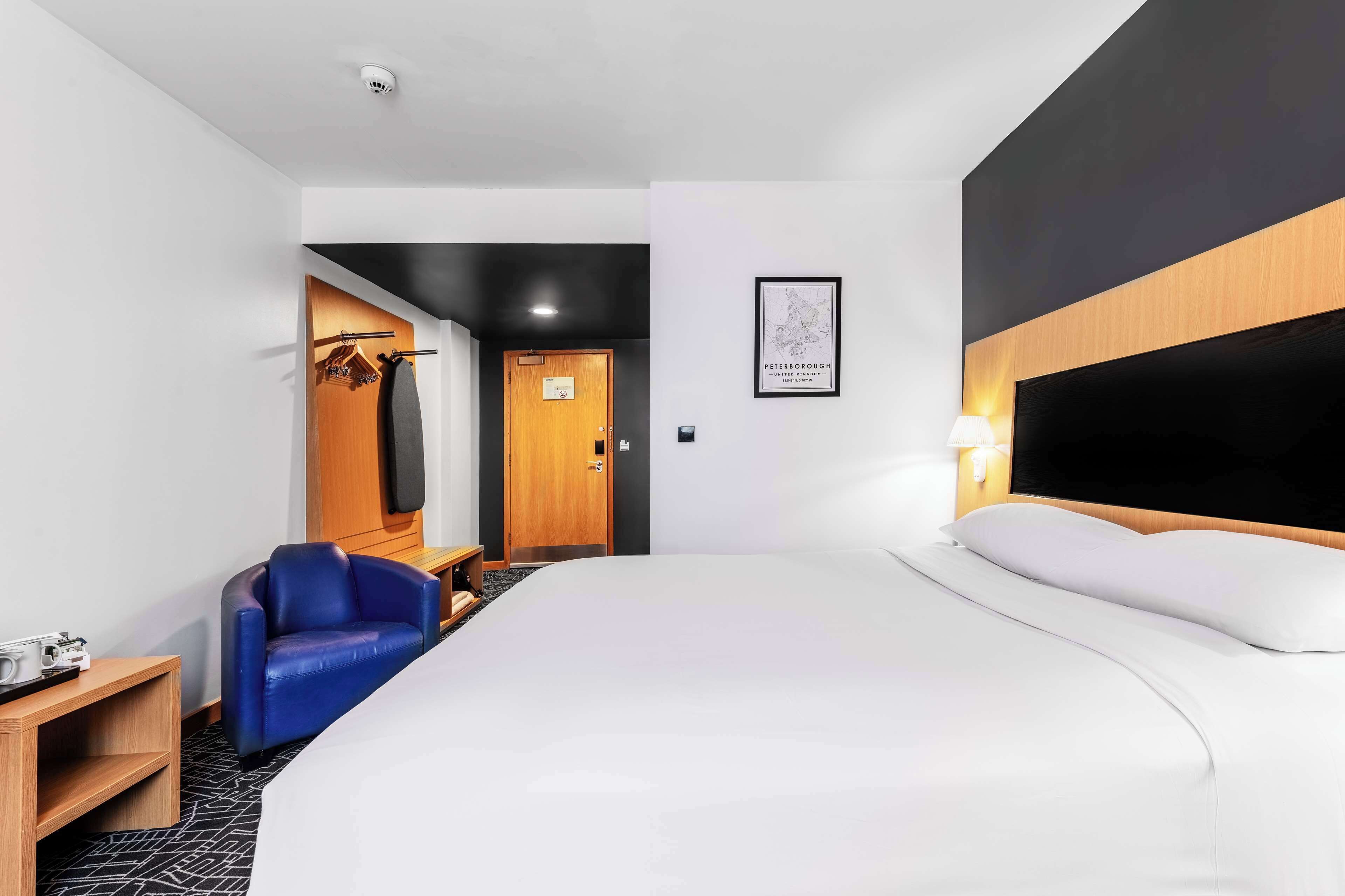 standard room | in-room safe, desk, blackout curtains, soundproofing