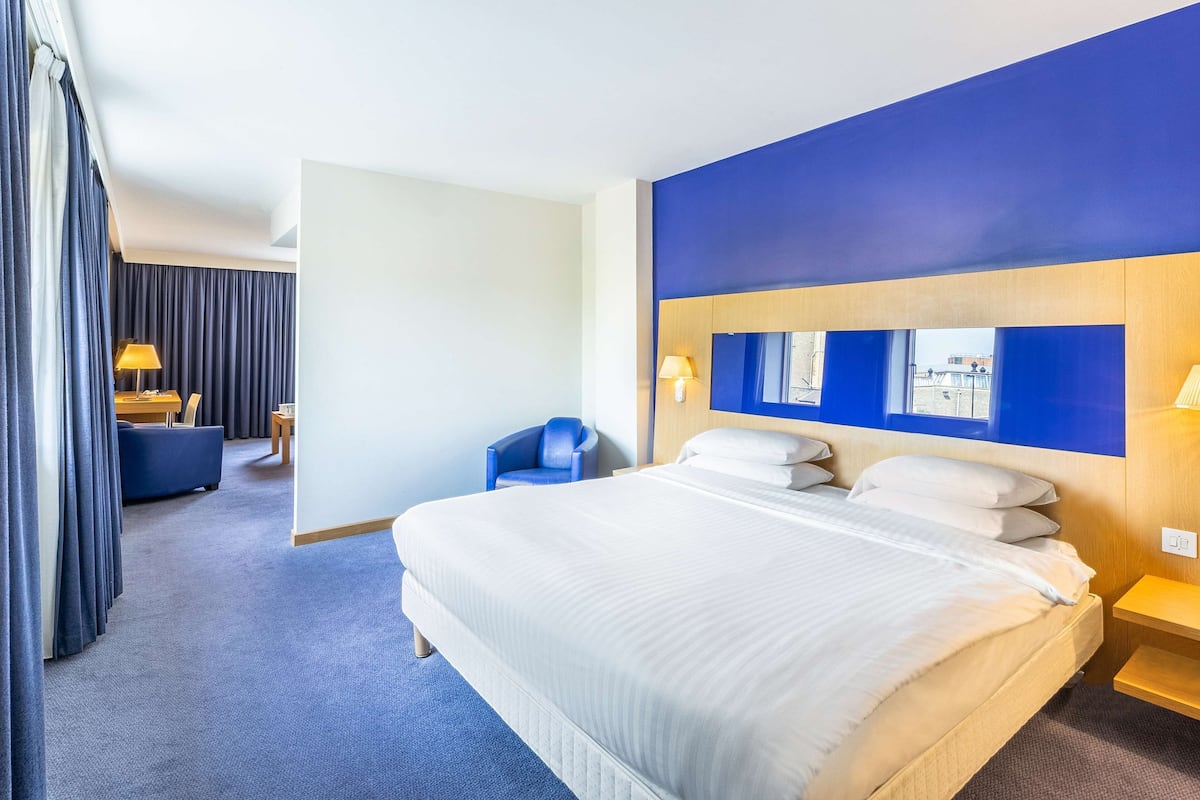 In-room safe, desk, laptop workspace, blackout drapes