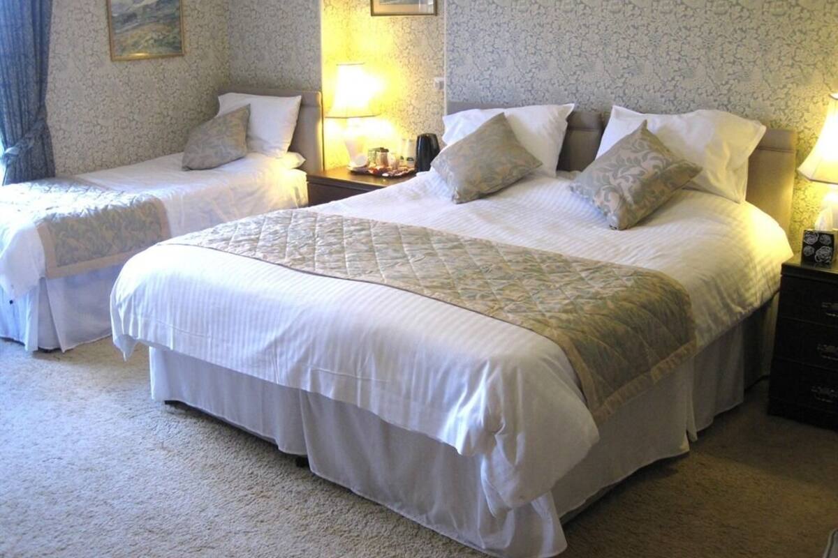 suite, ensuite ( 6ft double & single)