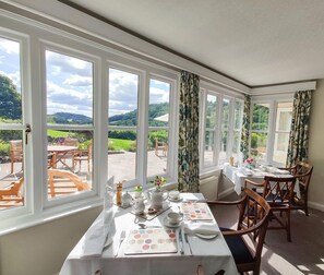 Free daily cooked-to-order breakfast - Eastwrey Barton Country House (Newton Abbot)