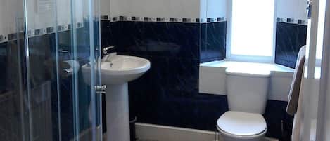 Chambre simple, salle de bain privée (B&B) | Salle de bain