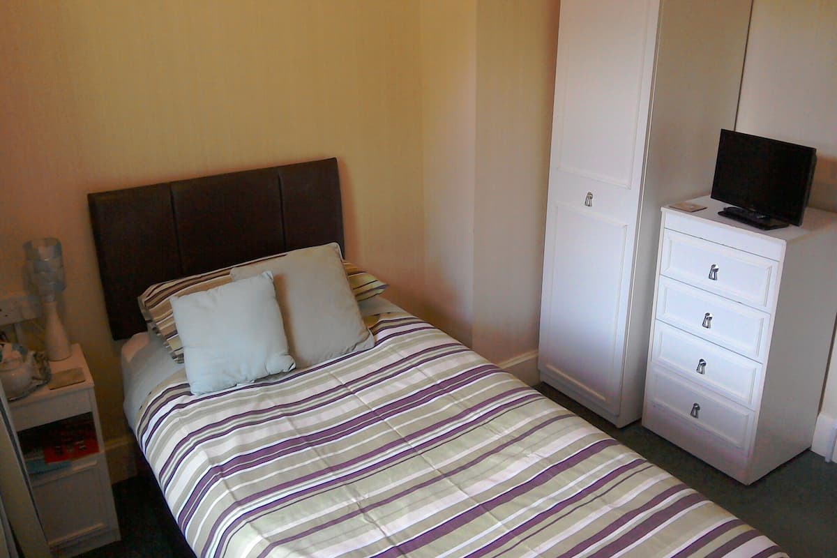 Single Room, Private Bathroom (B&B)
