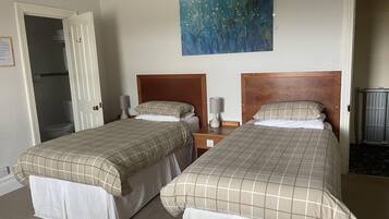 Twin Room, Ensuite | Bathroom