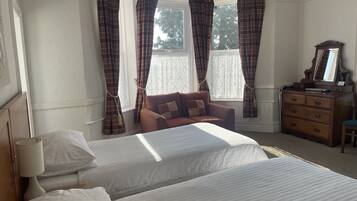 Twin Room, Ensuite (Bay)