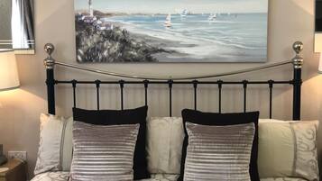 Iron/ironing board, free WiFi, bed sheets