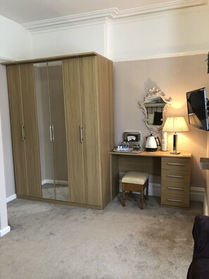 Luxury Double Room - Linden Lodge Guest House - B&B (Weston-super-Mare)