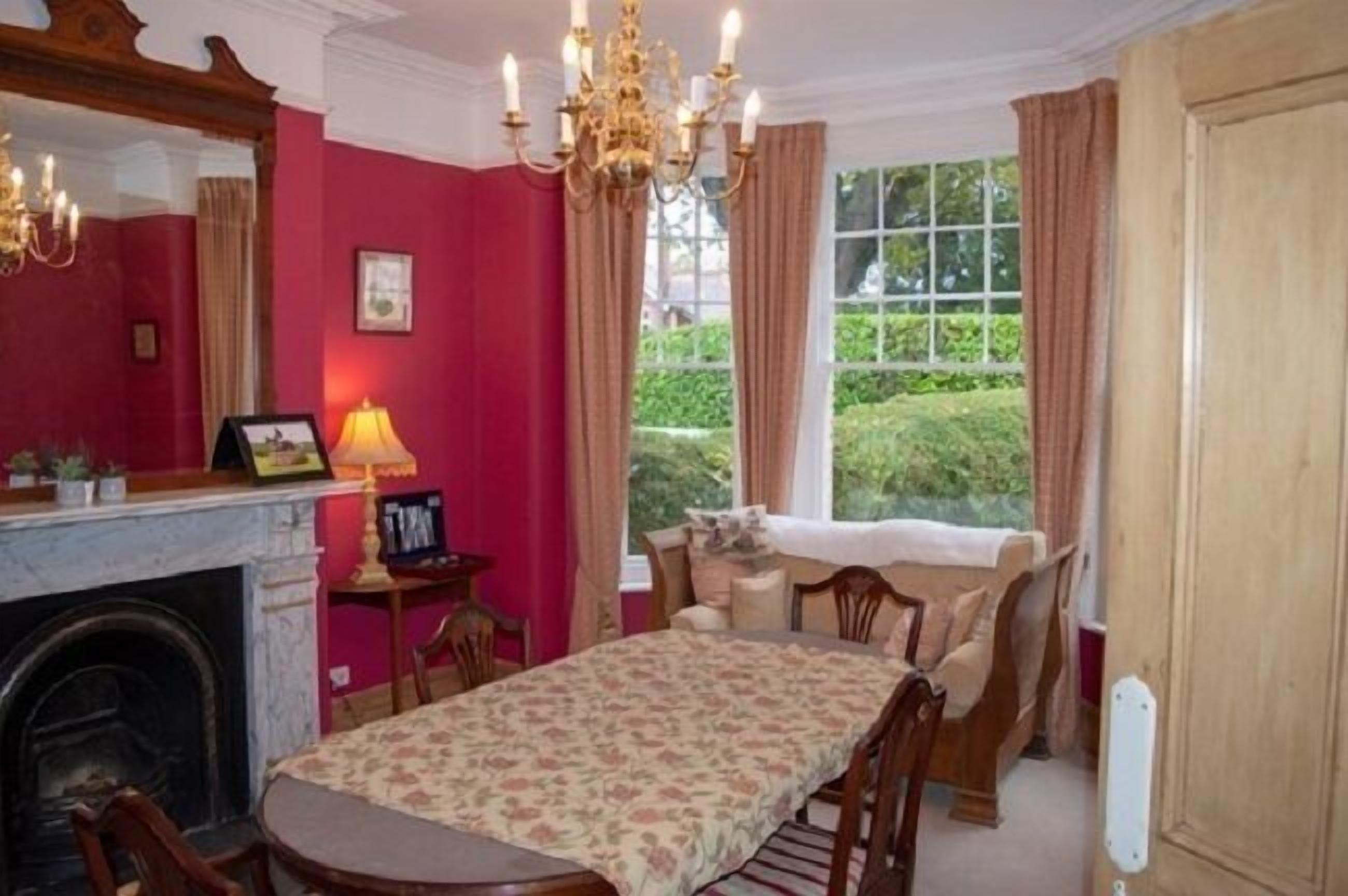 Free daily English breakfast 