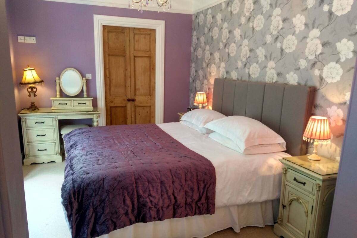 Deluxe Suite | Individually decorated, individually furnished, iron/ironing board