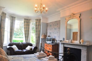 Deluxe King Room | Individually decorated, individually furnished, iron/ironing board