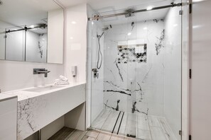 Deluxe King Room | Bathroom | Shower, hair dryer, towels - Tangalooma Island Resort (Moreton Island)