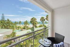 Habitación Deluxe con 2 camas individuales (Ferry Additional) | Vista a la playa o el mar