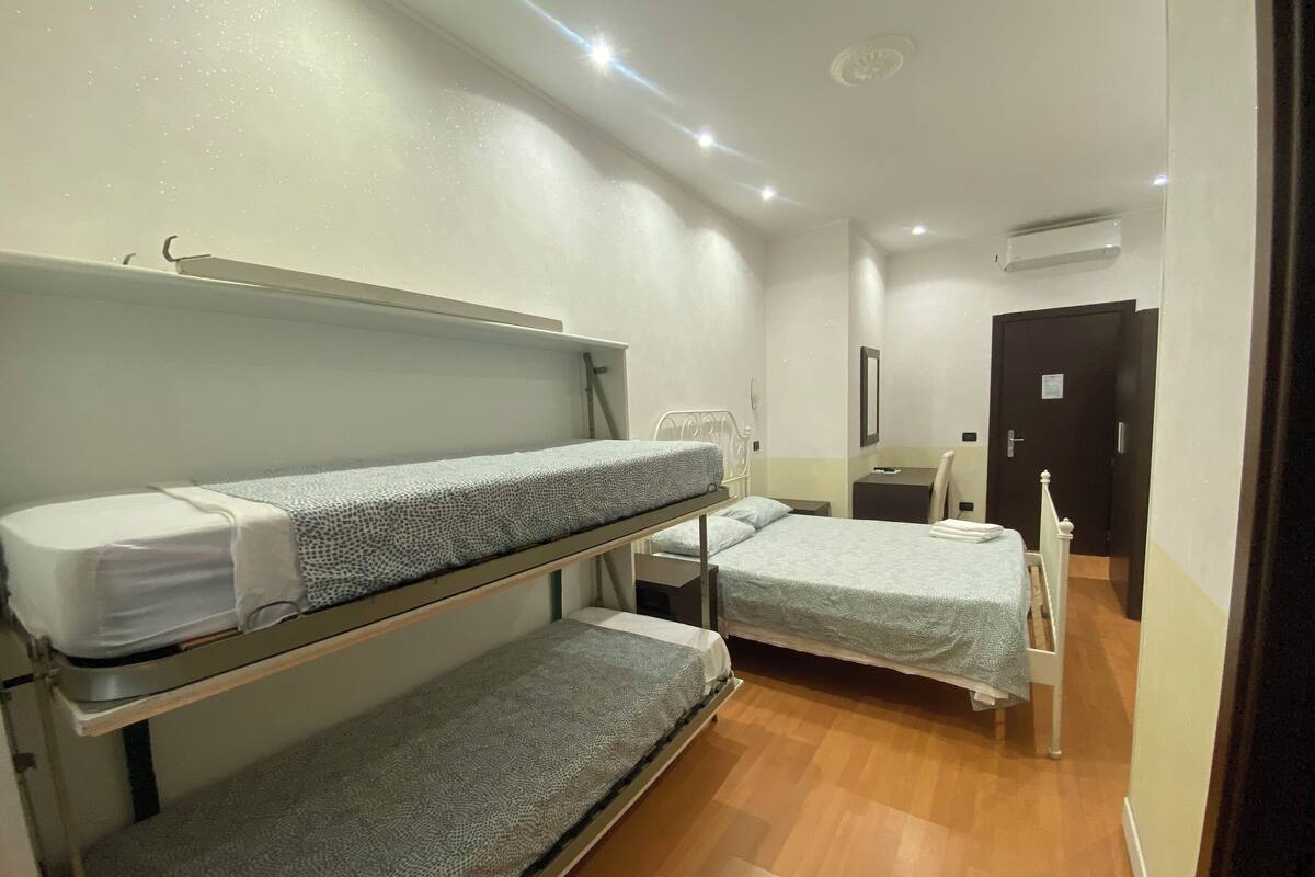 ห้องพักสำหรับสี่ท่าน | โต๊ะทำงาน, ผ้าม่านกันแสง, เปล/เตียงเด็กอ่อน, Wi-Fi ฟรี
