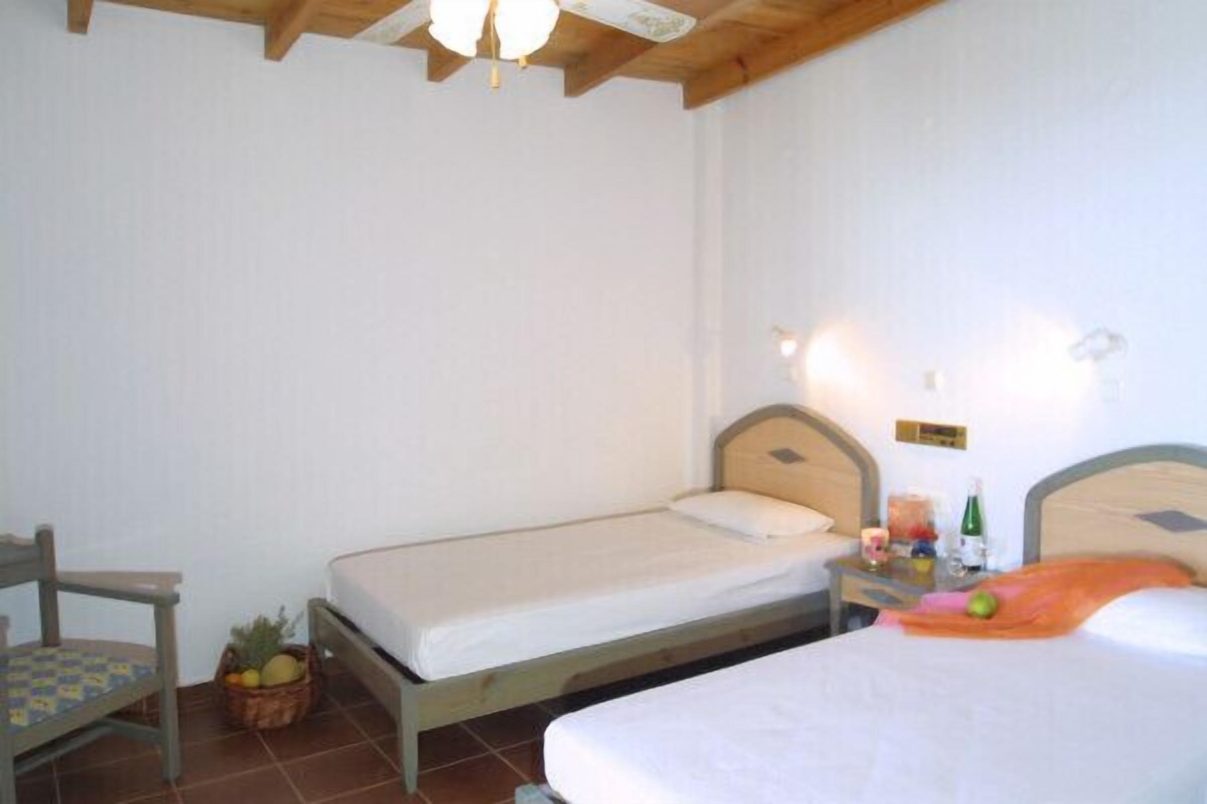 suite, 1 bedroom | egyptian cotton sheets, premium bedding, in-room safe, desk