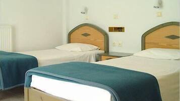 Studio Suite | Egyptian cotton sheets, premium bedding, in-room safe, desk