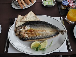 Food and drink - Redlands Guest House (Brixham)