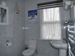 Hair dryer, towels - Redlands Guest House (Brixham)