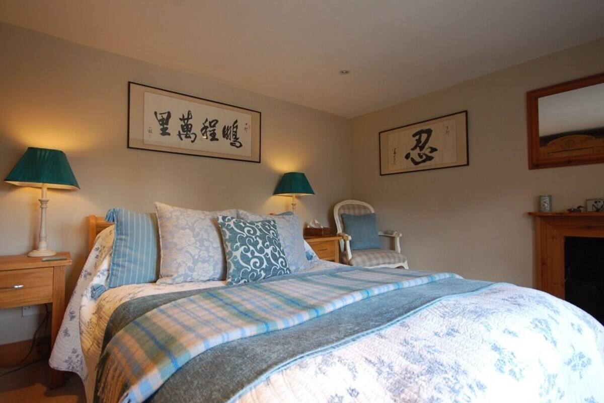 Phòng Suite, phòng tắm riêng ( Double + Twin Room)