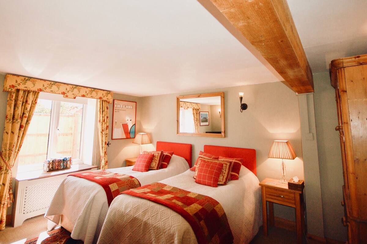 Twin Room, Ensuite (The Annexe)