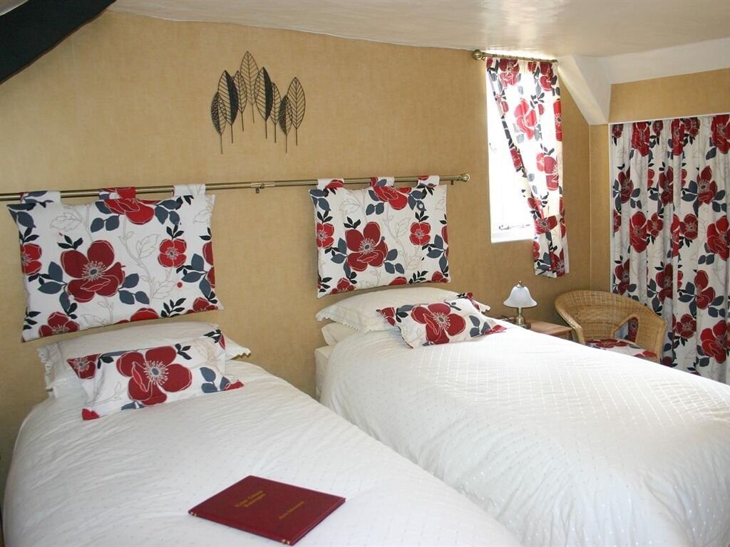 Twin Room, Private Bathroom (Bossington)