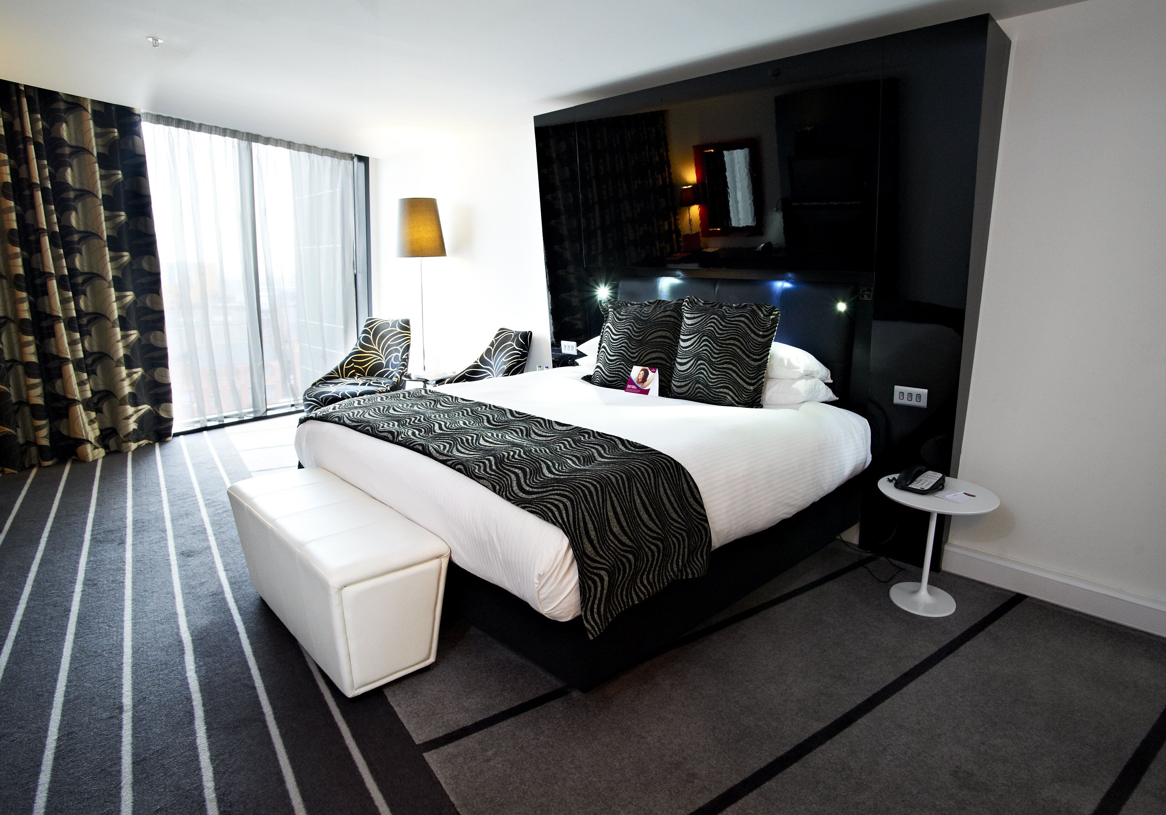 Ropa de cama de alta calidad y minibar 