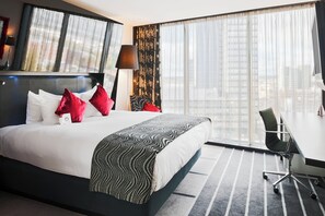 Hochwertige Bettwaren, Minibar, Zimmersafe, Schreibtisch