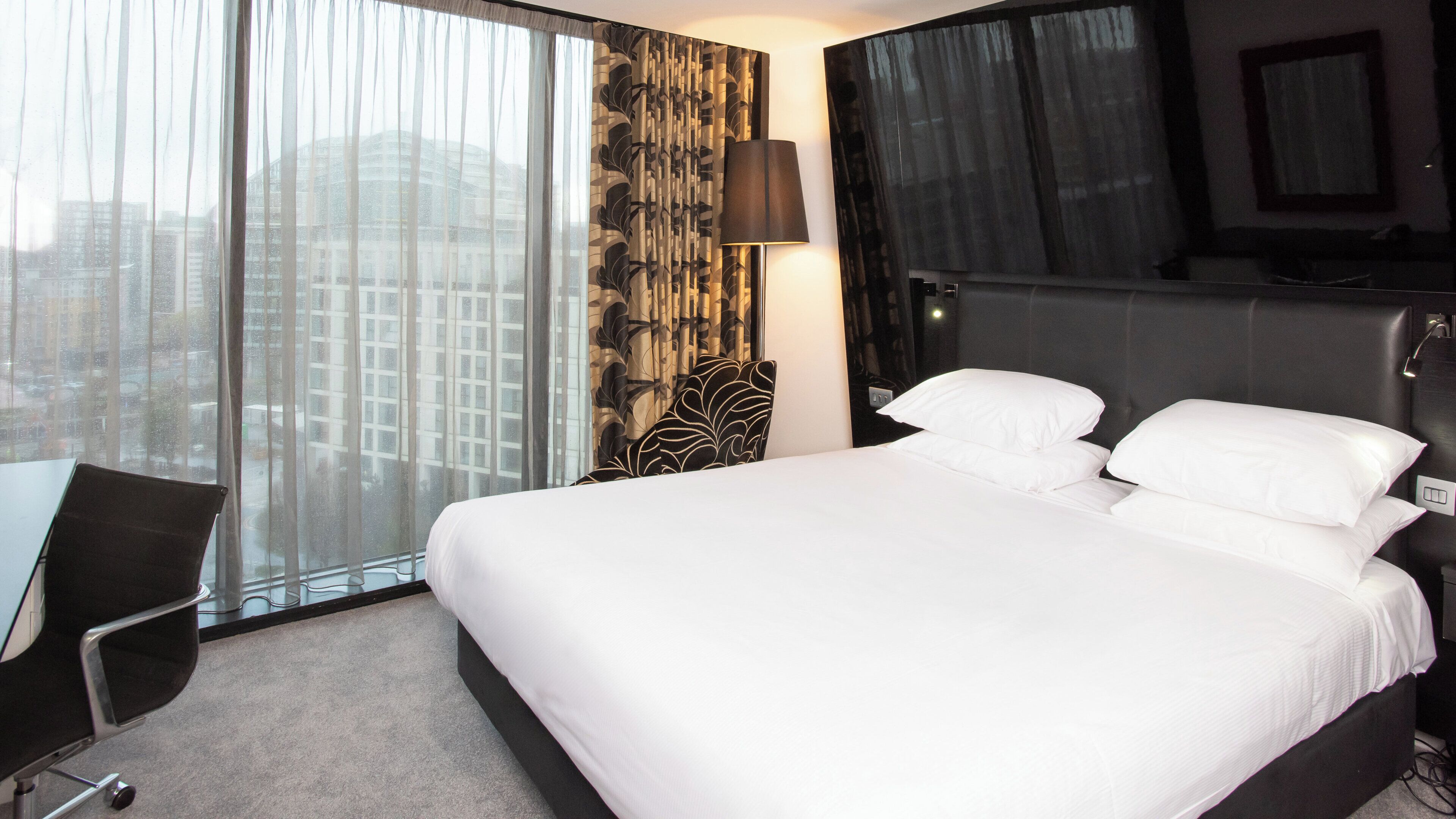 Chambre Standard, 1 très grand lit | Literie de qualité supérieure, minibar, coffres-forts dans les chambres