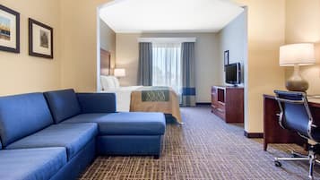 Suite Affaires, 1 très grand lit et 1 canapé-lit, non-fumeur (1 Person Sofa Bed) | Couette en duvet, lit avec matelas à plateau-coussin, bureau