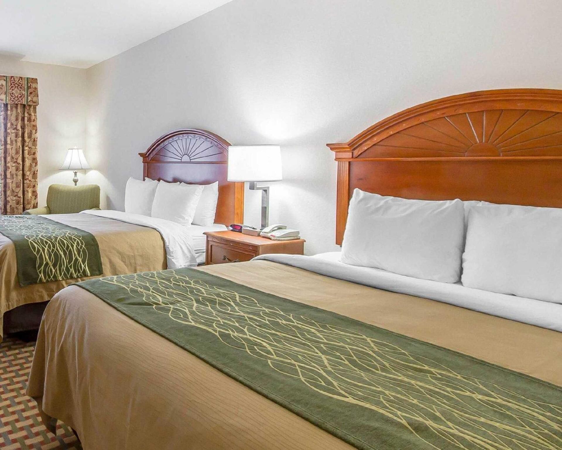 Gebar bulu kapas, tilam berlapik, meja, langsir/tirai gelap terus 