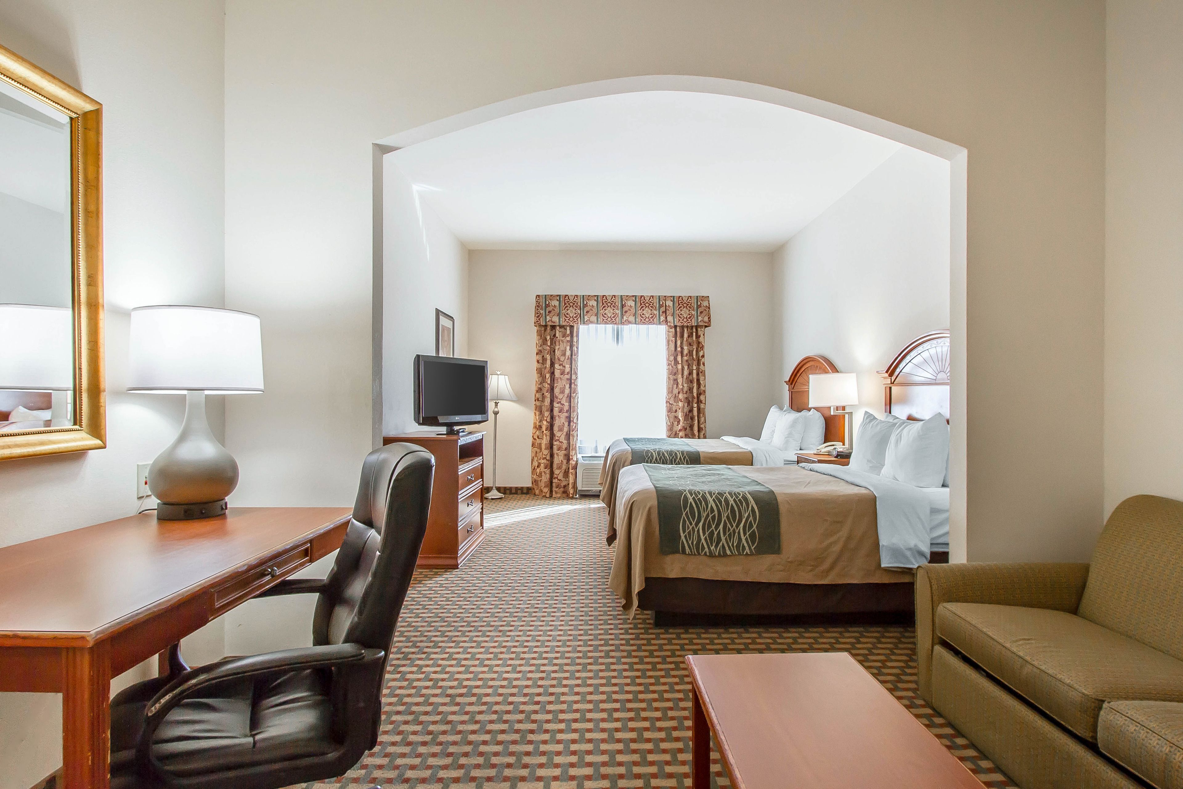 suite, non smoking | down duvets, pillow-top beds, desk, blackout curtains