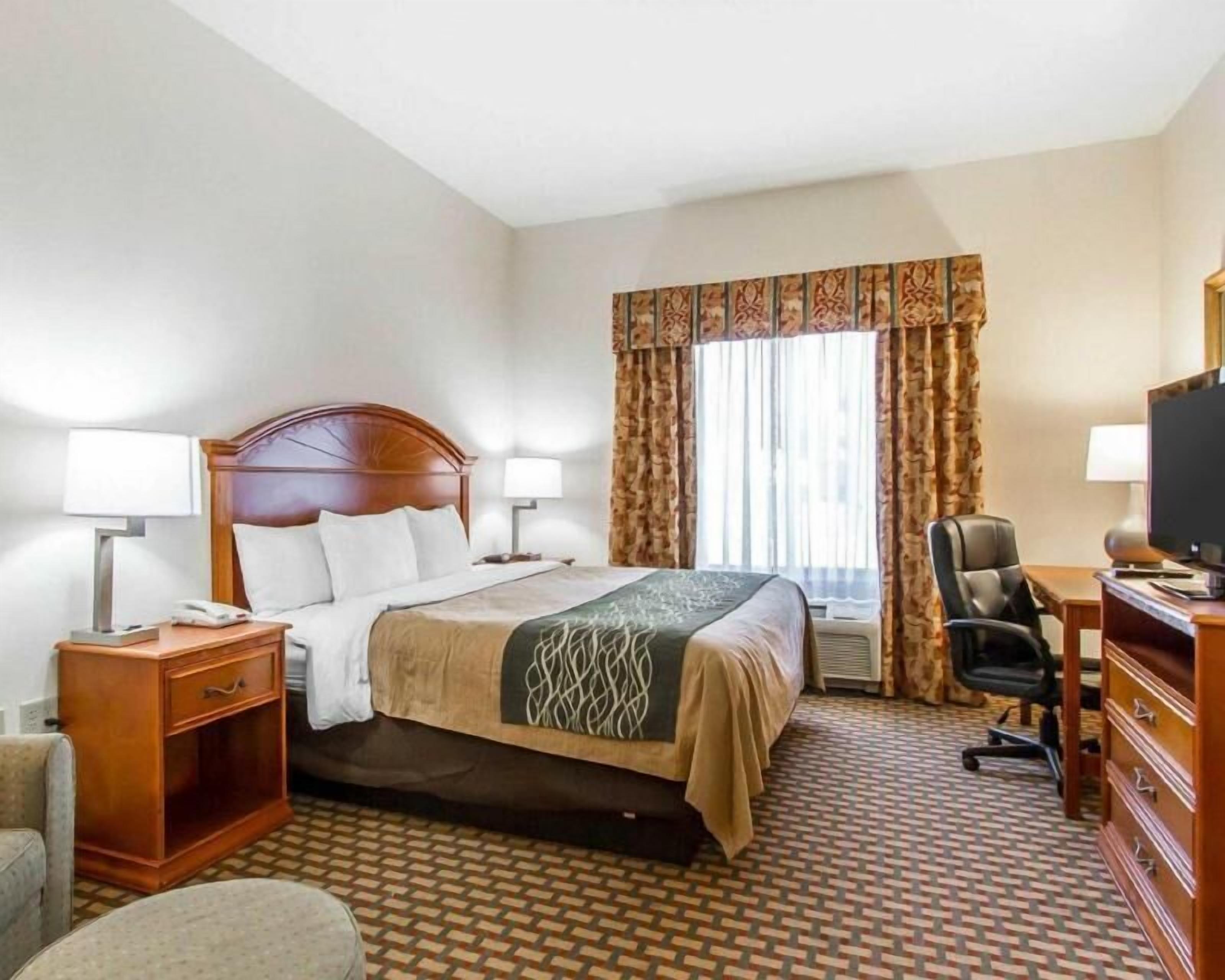 Gebar bulu kapas, tilam berlapik, meja, langsir/tirai gelap terus 