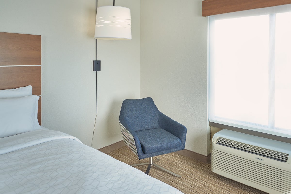 Hypo-allergenic bedding, in-room safe, desk, iron/ironing board
