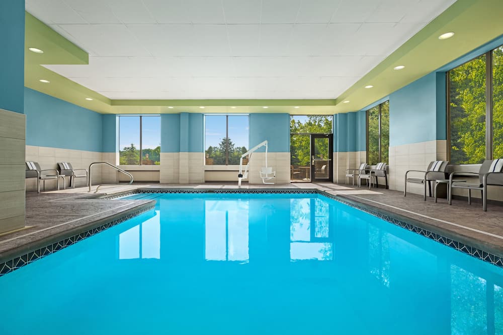 Holiday Inn Express & Suites Akron Regional Airport Area by IHG