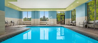 Holiday Inn Express & Suites Akron Regional Airport Area by IHG