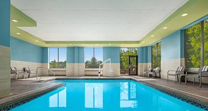 Holiday Inn Express & Suites Akron Regional Airport Area by IHG